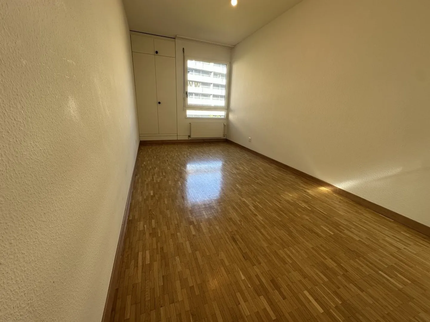 Superb duplex with private garden in Plainpalais - Photo 8 of 9