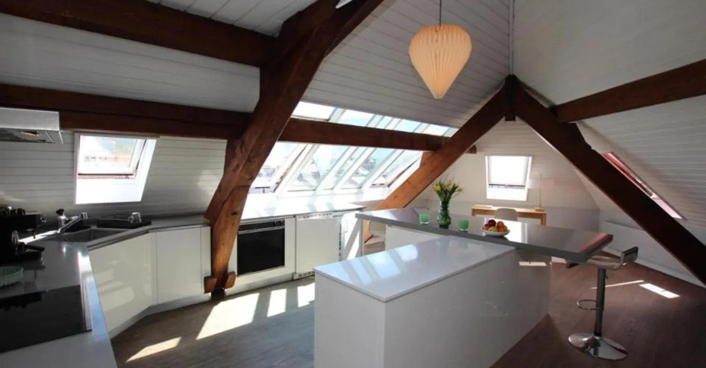 Charmant Appartement Attique - Photo 2 sur 8