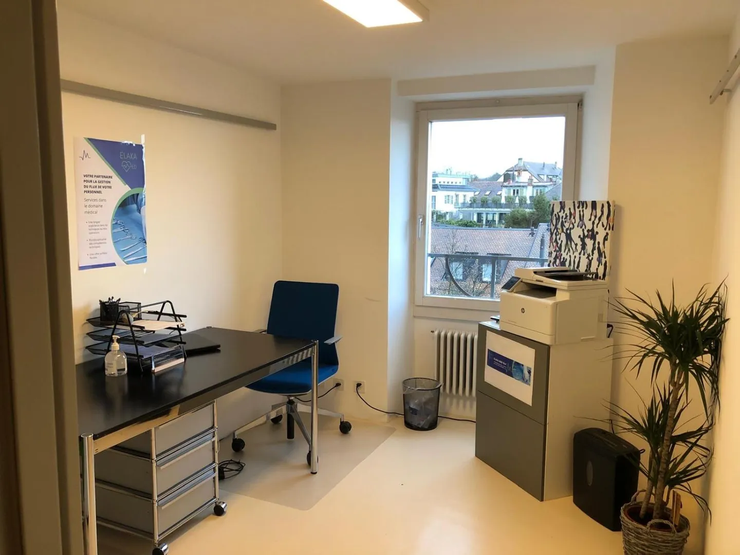 Office 6 rooms - Photo 2 of 16