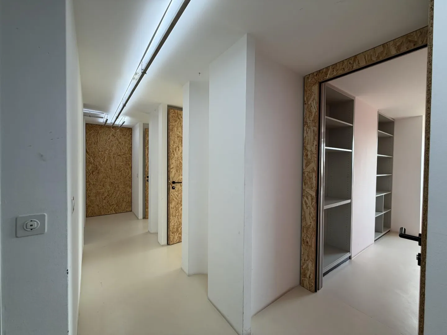 Office 6 rooms - Photo 6 of 16