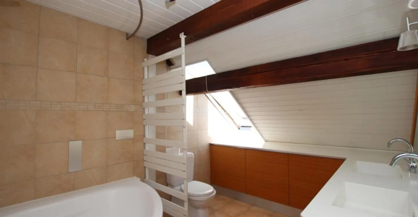 Charmant Appartement Attique - Photo 5 sur 8