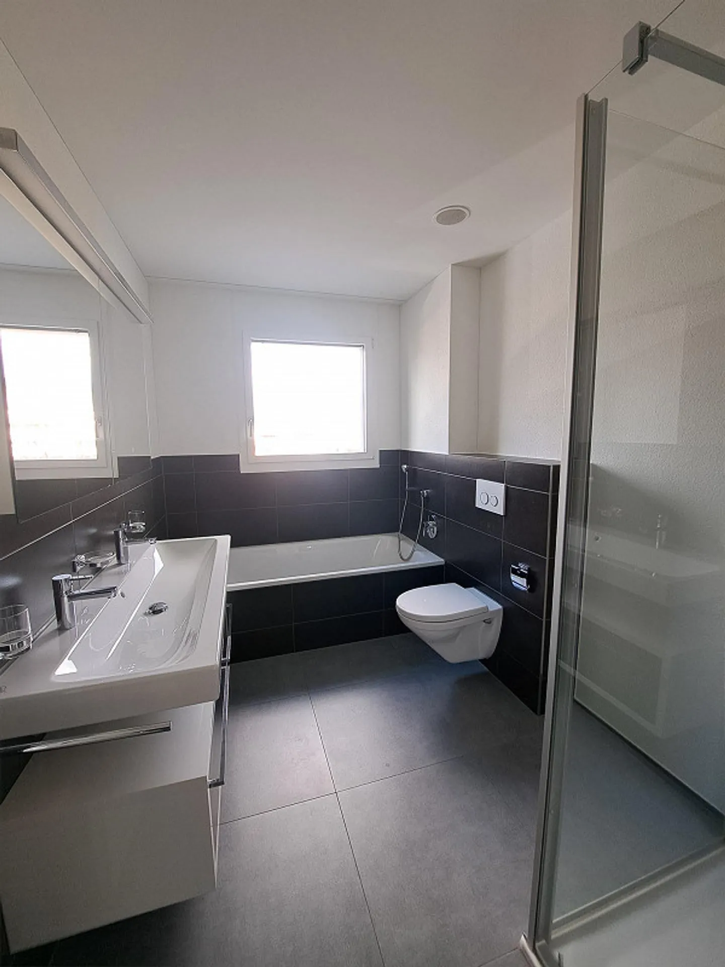 Appartement élégant de 4 1/2 pièces au standard de propriété - Photo 4 sur 9