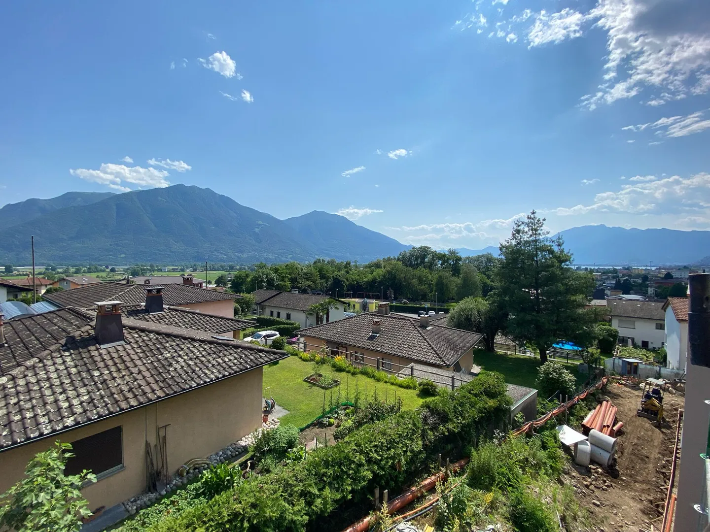 Appartamento moderno con giardino - Foto 3 di 13