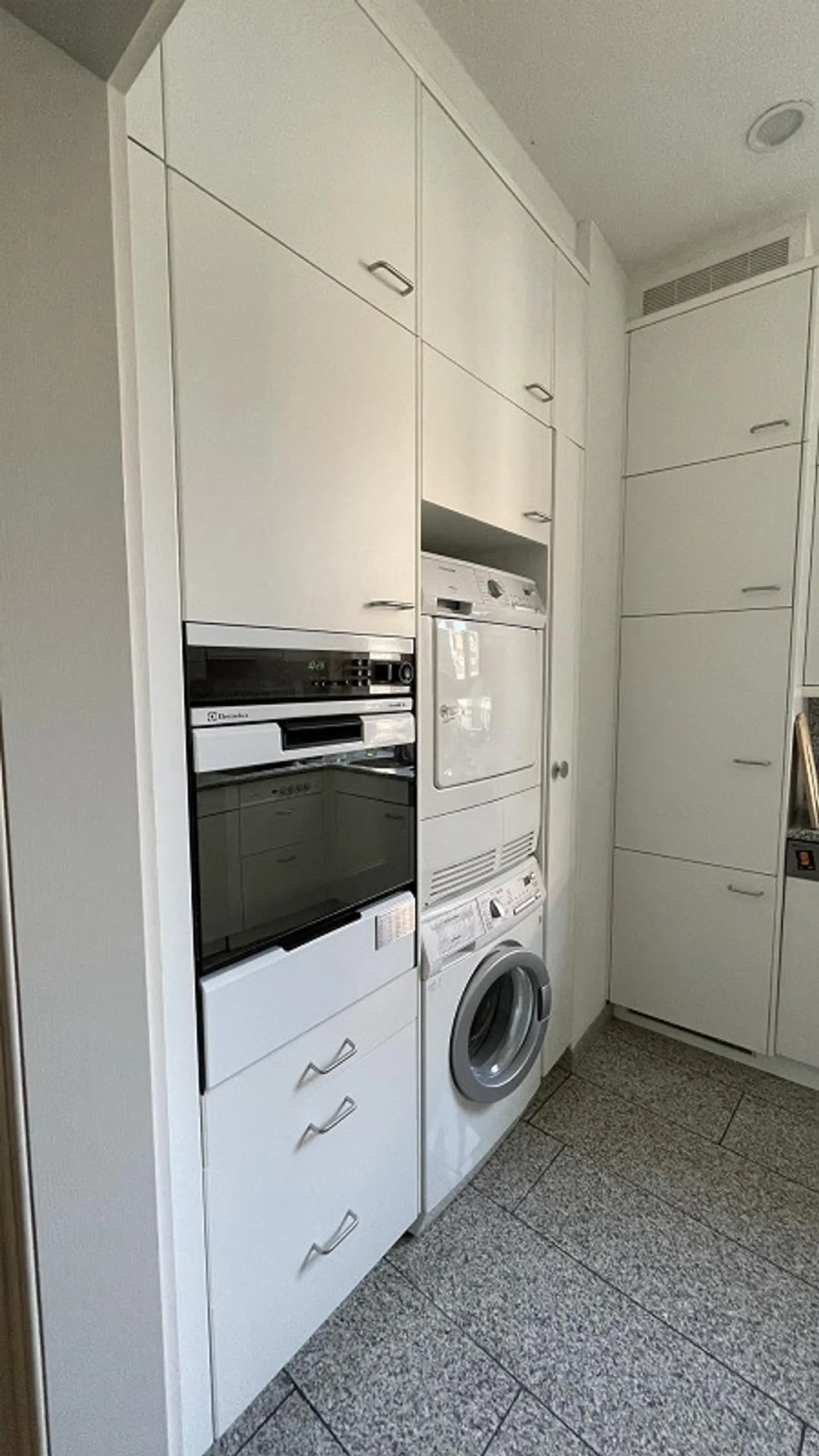 Camera arredata in appartamento condiviso - Foto 5 di 8