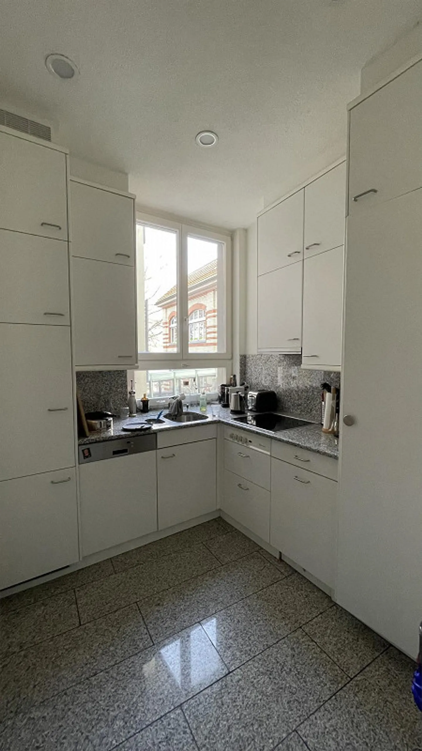 Camera arredata in appartamento condiviso - Foto 6 di 8