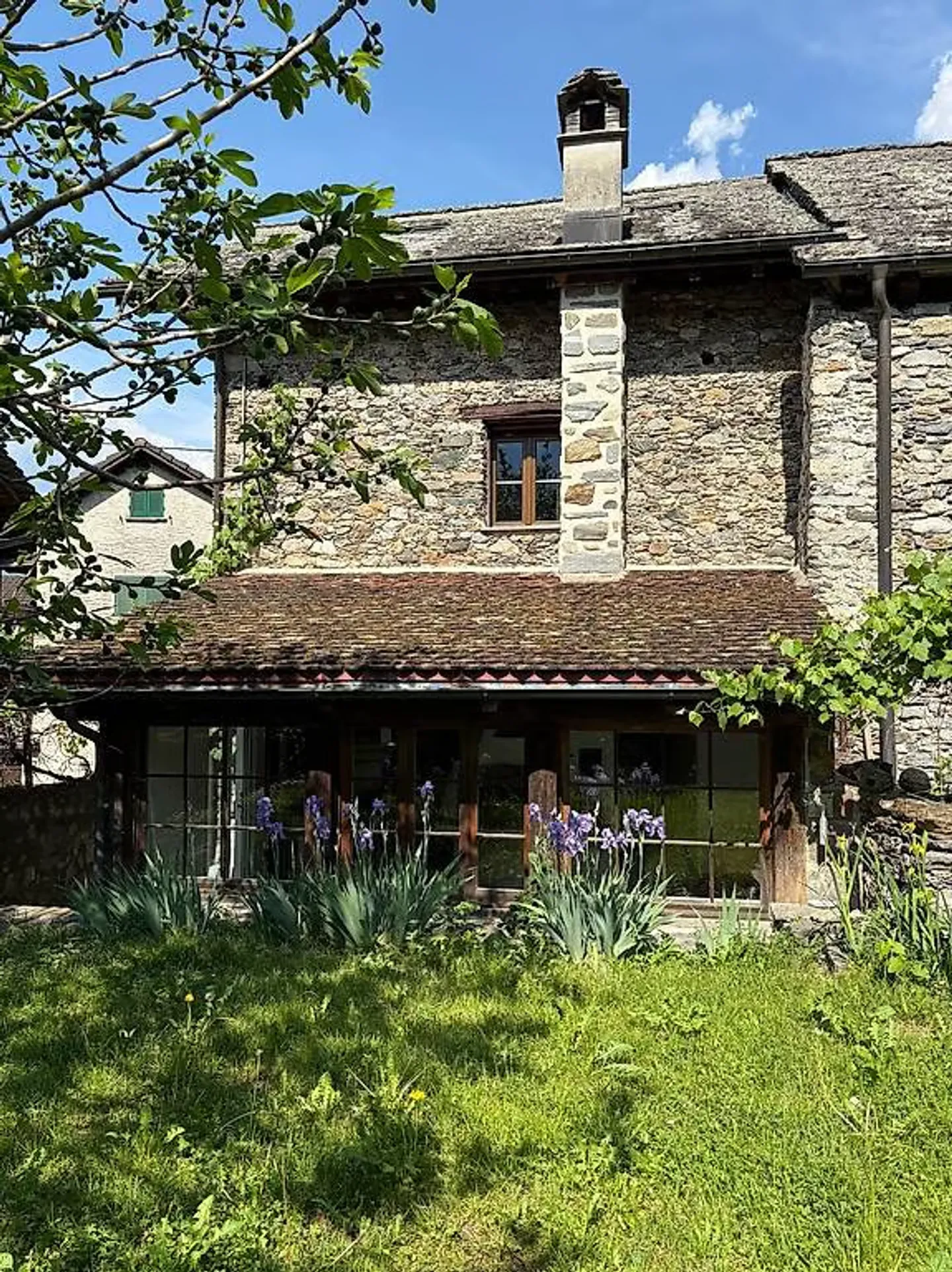Rustikales Haus mit Garten und Kapelle - Foto 1 von 13