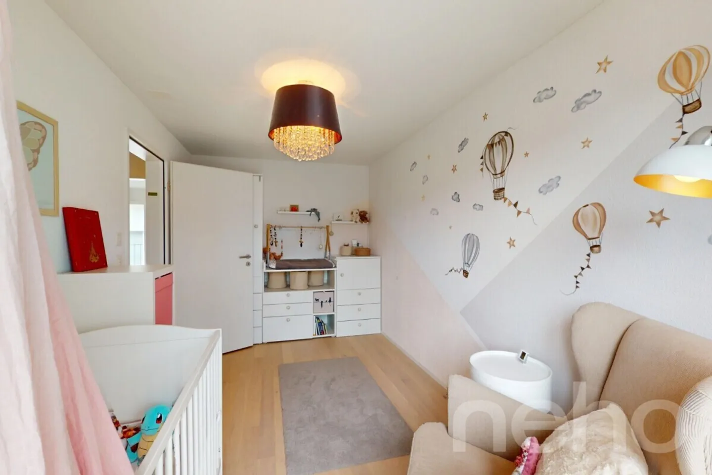 Neuwertiges 5.5-Zimmer Reiheneckhaus mit drei Einstellplätzen - Foto 8 von 12