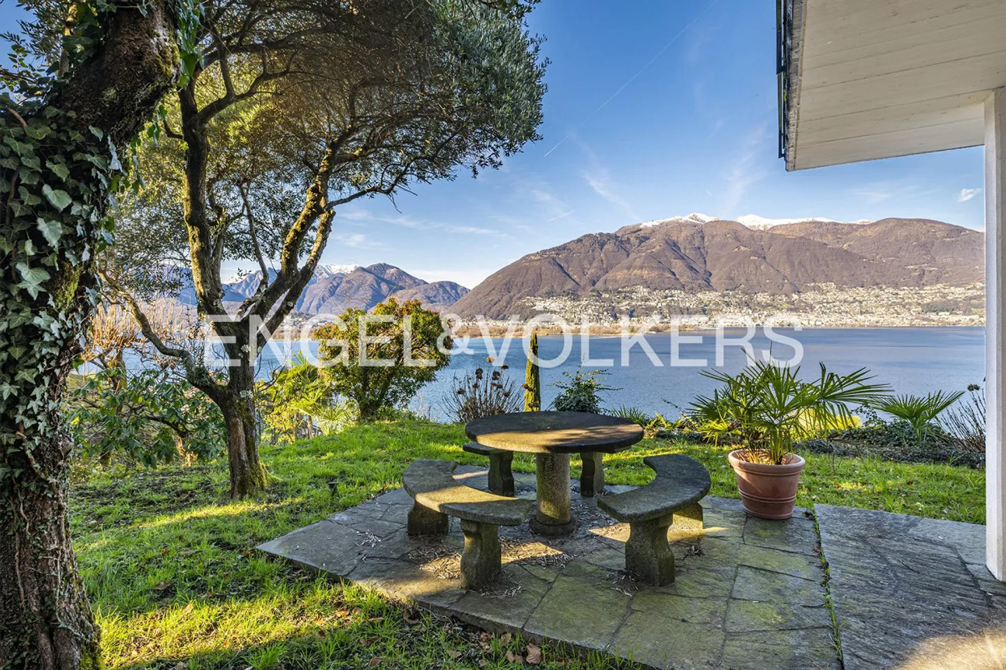 A Hidden Paradise on Lake Maggiore - Photo 9 of 14