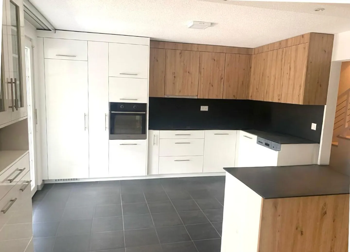 Residential building with 16 rooms - Photo 4 of 11