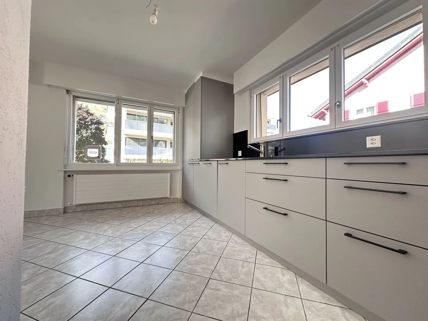 Maison individuelle avec possibilité d'activité indépendante et grande terrasse - Foto 3 di 21