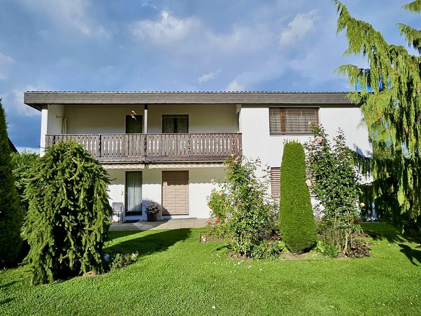 Attraente casa di 9 1/2 stanze con 2 appartamenti e terreno edificabile (proprietà d'investimento) - Foto 4 di 21