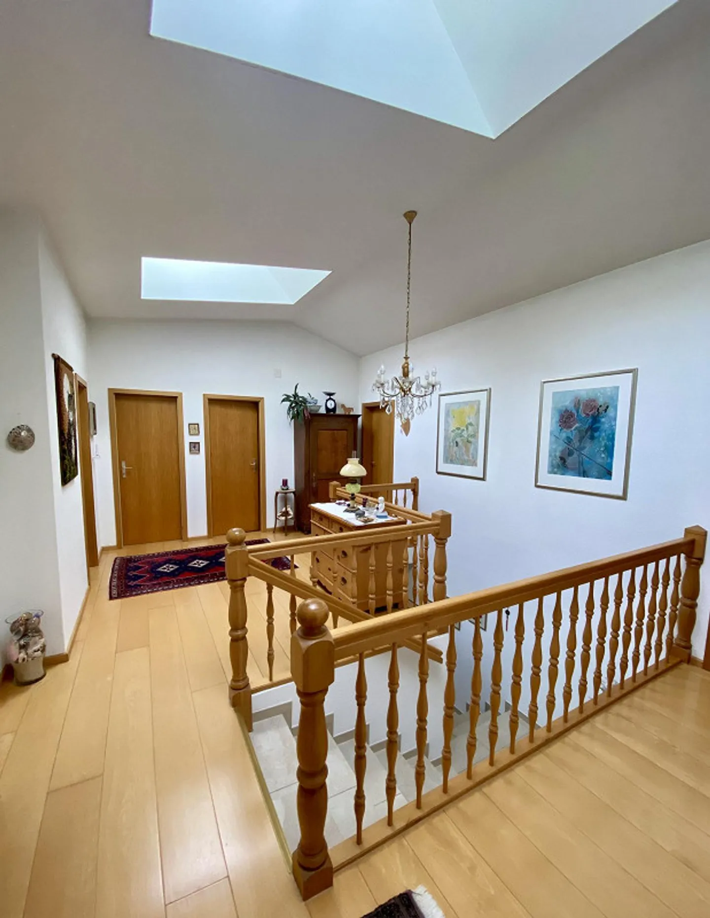 Attraente casa di 9 1/2 stanze con 2 appartamenti e terreno edificabile (proprietà d'investimento) - Foto 5 di 21