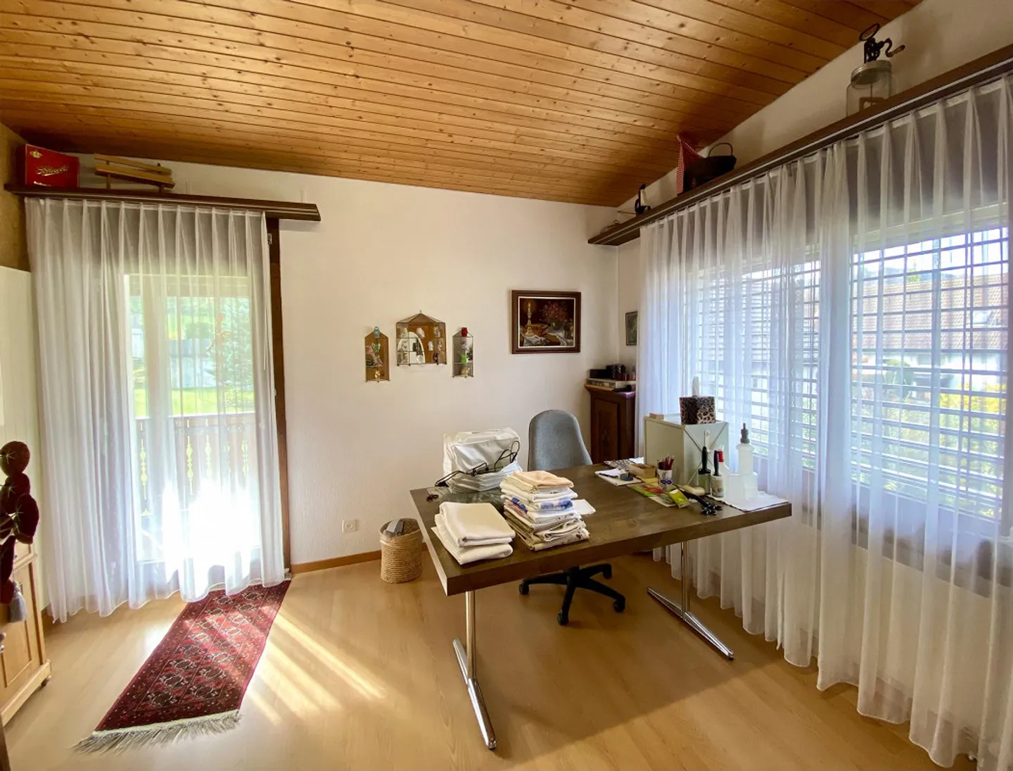 Attraente casa di 9 1/2 stanze con 2 appartamenti e terreno edificabile (proprietà d'investimento) - Foto 6 di 21