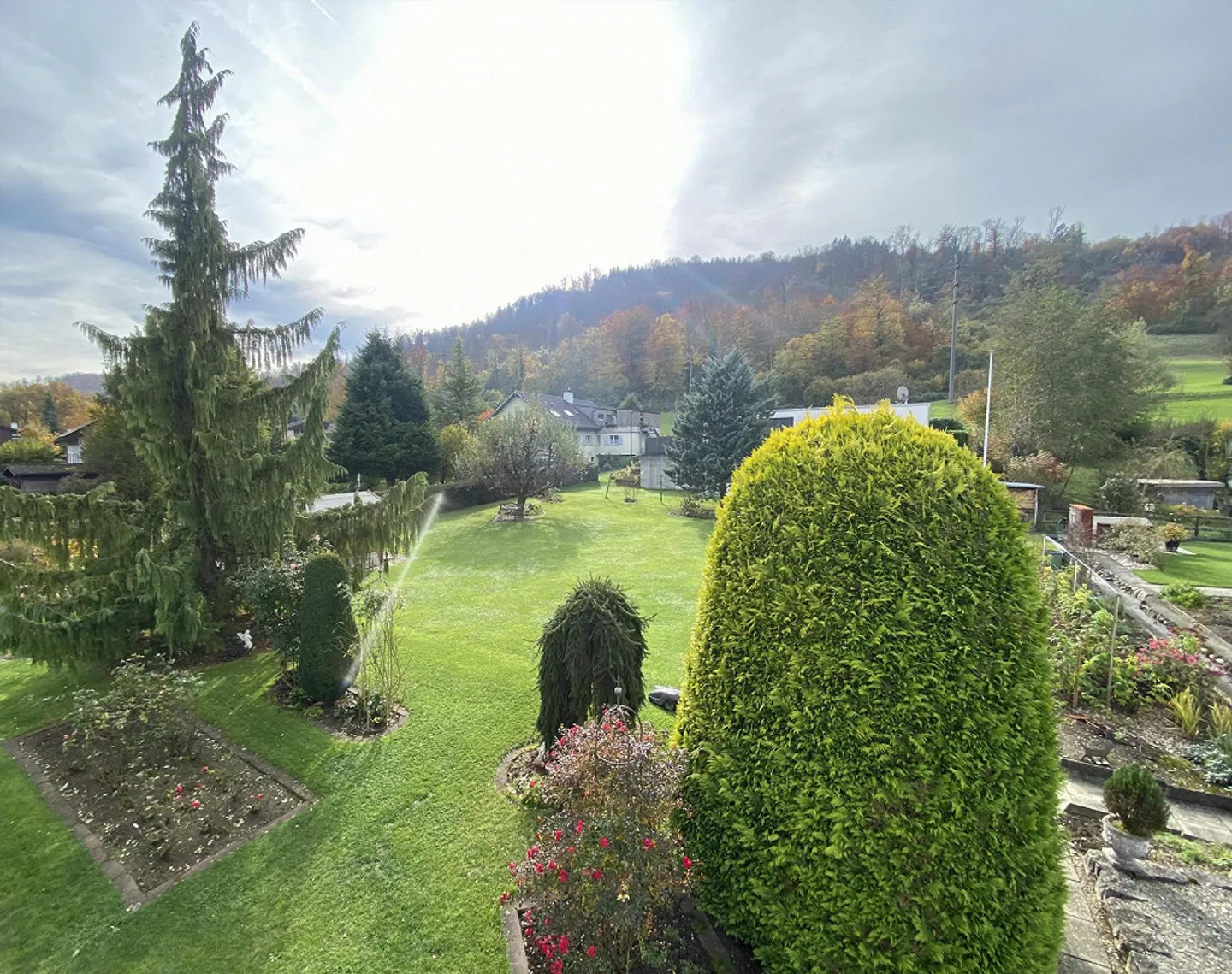 Attraente casa di 9 1/2 stanze con 2 appartamenti e terreno edificabile (proprietà d'investimento) - Foto 7 di 21