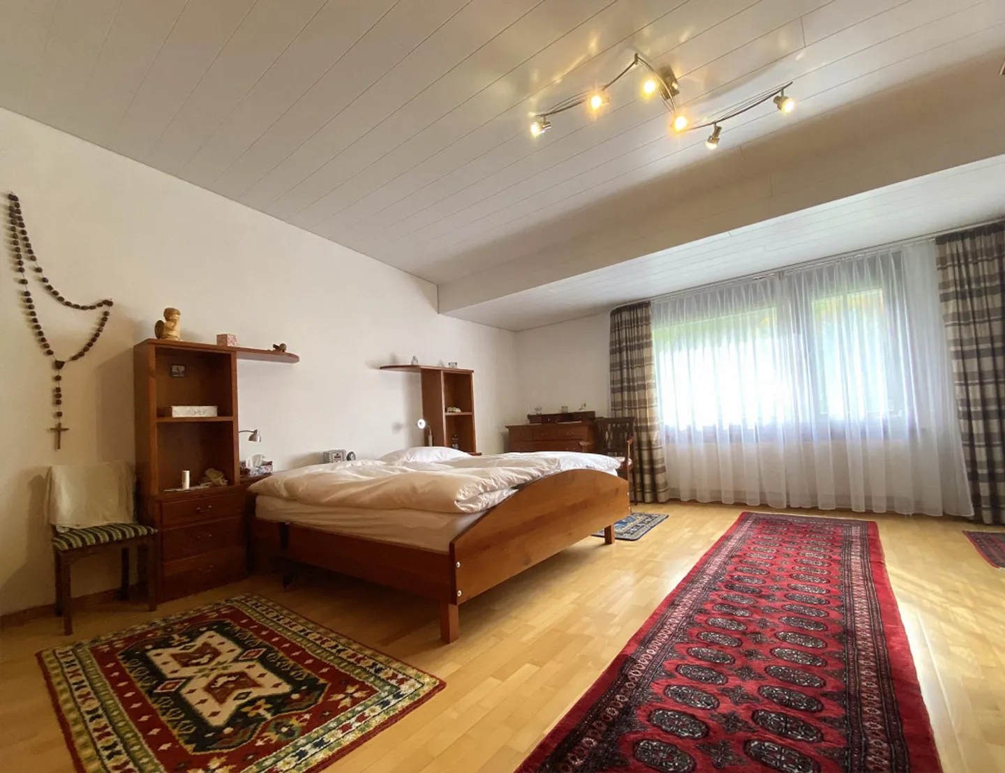 Attraente casa di 9 1/2 stanze con 2 appartamenti e terreno edificabile (proprietà d'investimento) - Foto 8 di 21