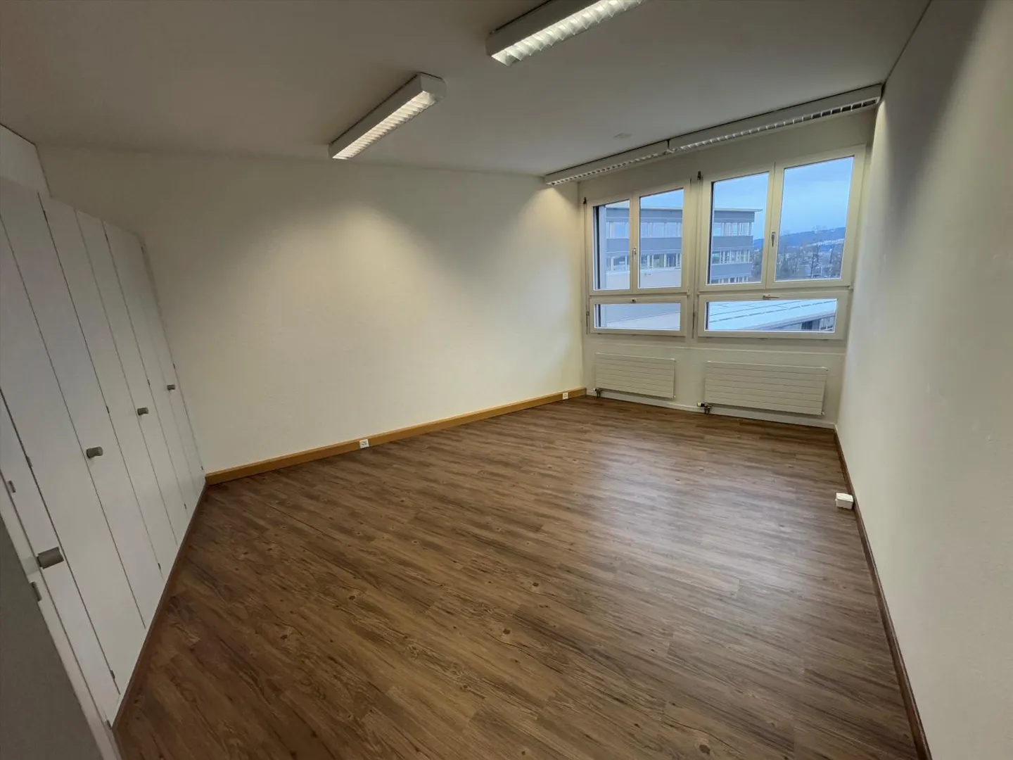 Ufficio ampliato in affitto a Nänikon! - Foto 2 di 3