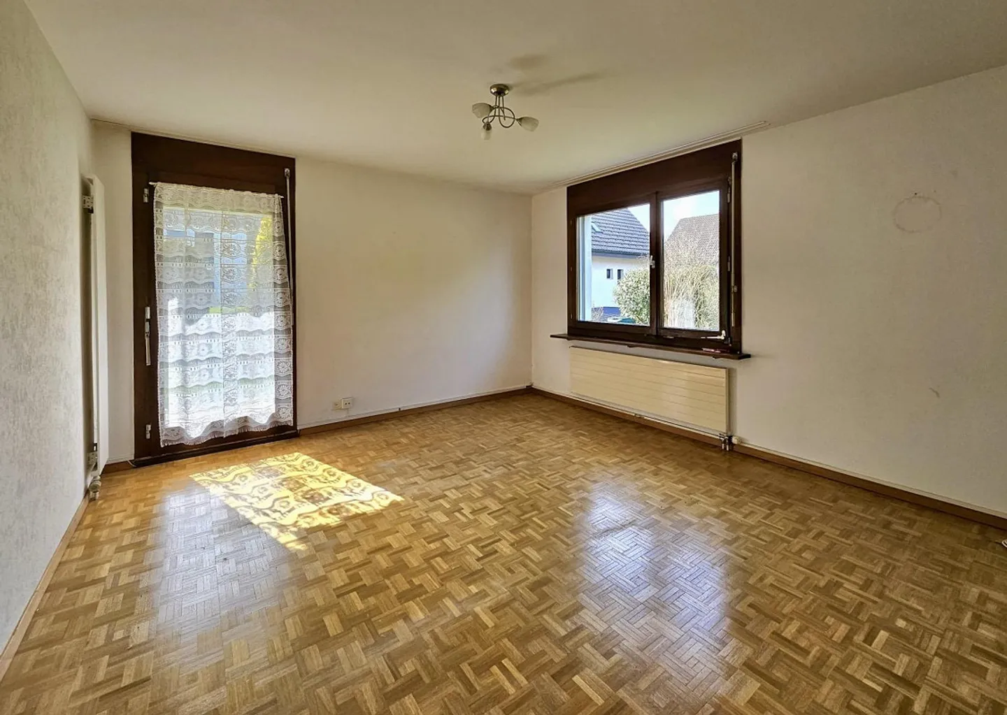 Attraente casa di 9 1/2 stanze con 2 appartamenti e terreno edificabile (proprietà d'investimento) - Foto 21 di 21