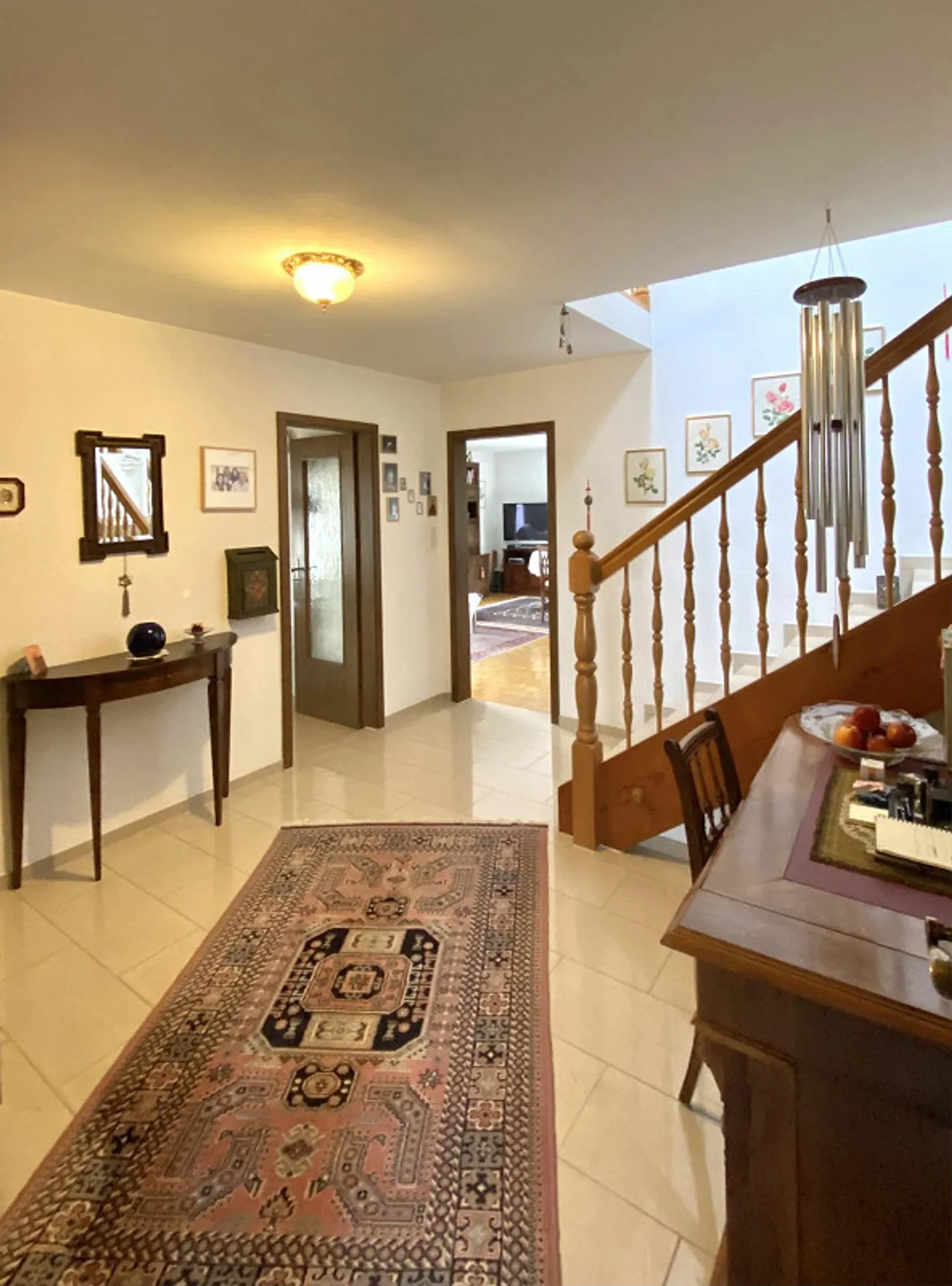 Attraente casa di 9 1/2 stanze con 2 appartamenti e terreno edificabile (proprietà d'investimento) - Foto 12 di 21