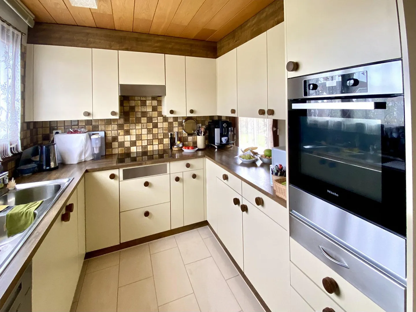 Attraente casa di 9 1/2 stanze con 2 appartamenti e terreno edificabile (proprietà d'investimento) - Foto 13 di 21