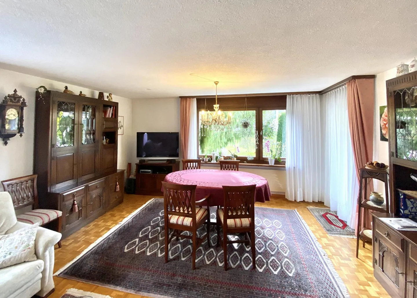 Attraente casa di 9 1/2 stanze con 2 appartamenti e terreno edificabile (proprietà d'investimento) - Foto 15 di 21