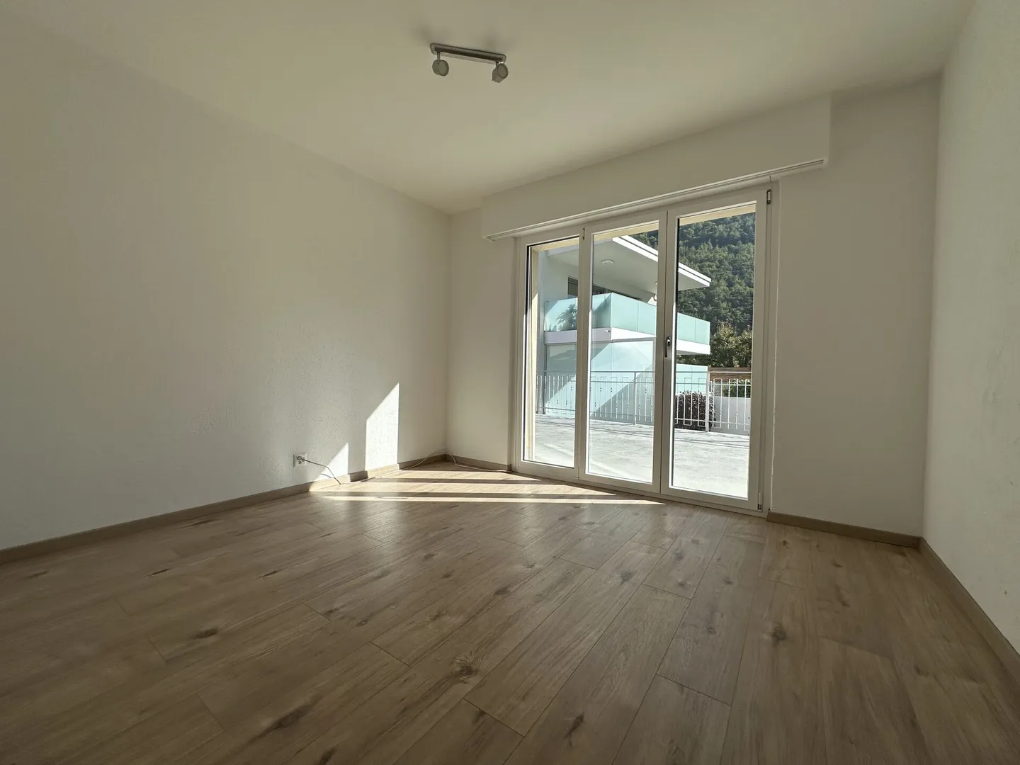 Maison individuelle avec possibilité d'activité indépendante et grande terrasse - Foto 9 di 21