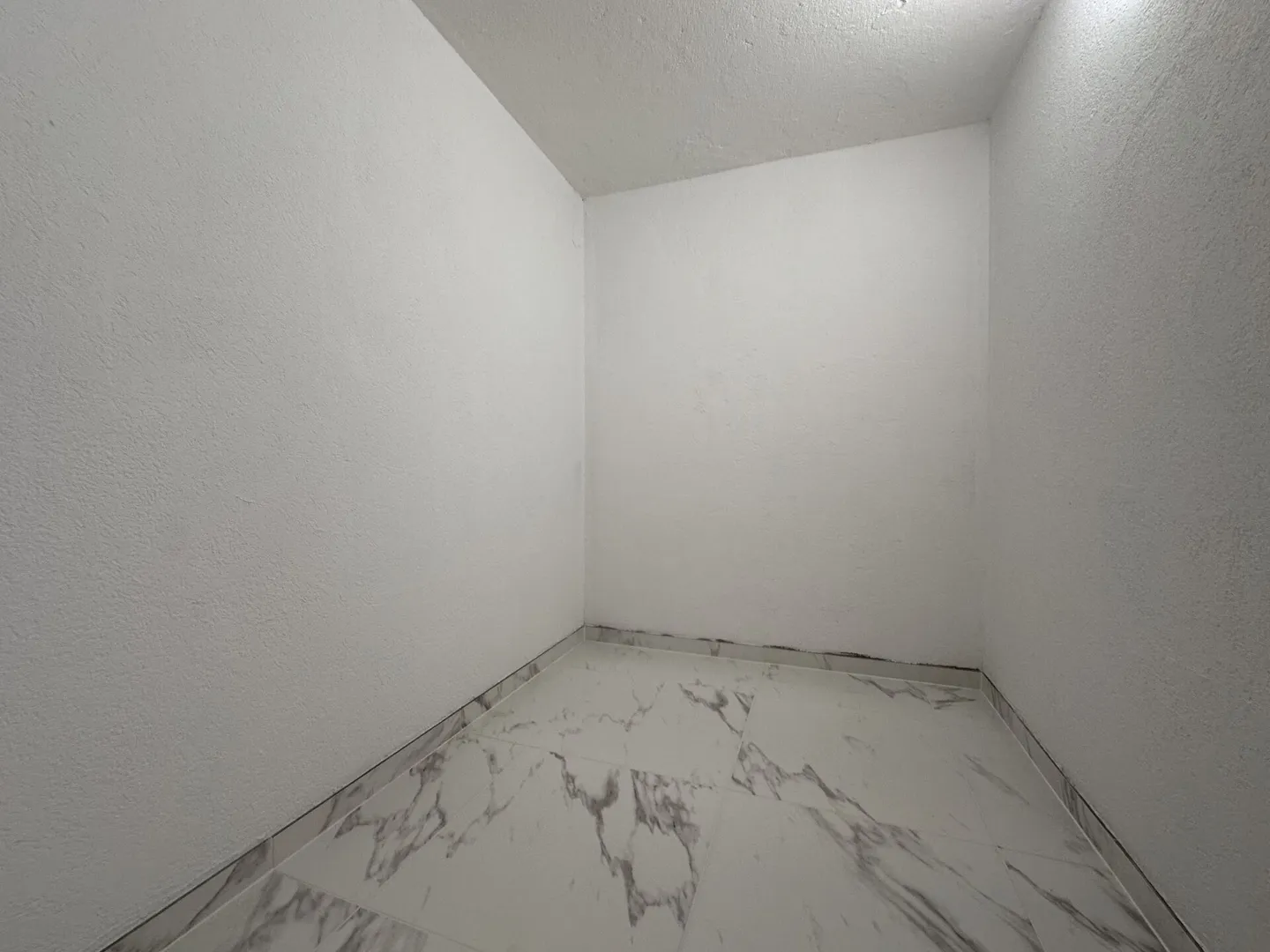 Maison individuelle avec possibilité d'activité indépendante et grande terrasse - Foto 14 di 21