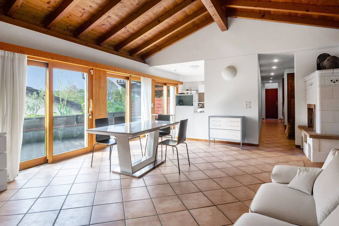 Spacious living in this roomy single-family home - Photo 2 of 7