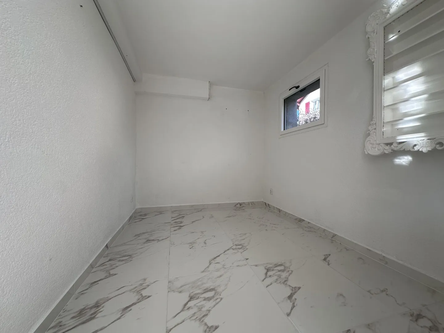 Maison individuelle avec possibilité d'activité indépendante et grande terrasse - Foto 13 di 21