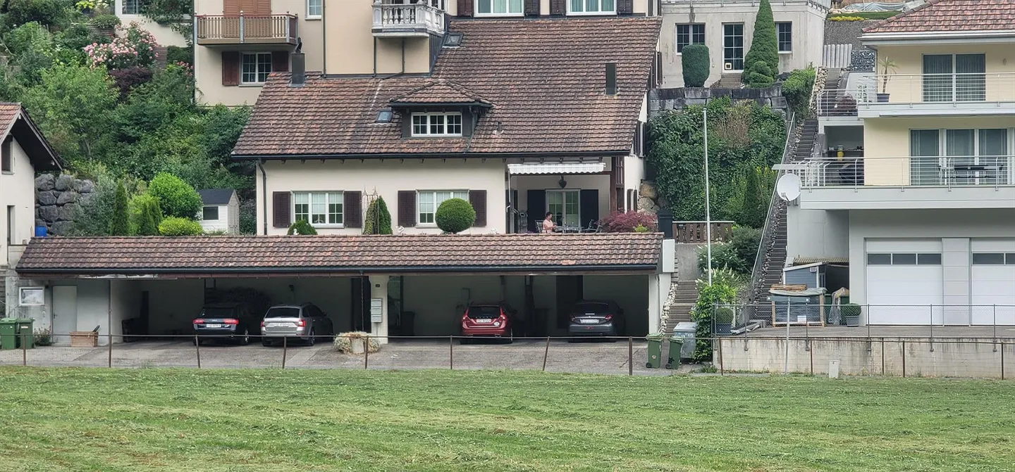 Well-maintained terrace house in a quiet residential area - Photo 1 of 14