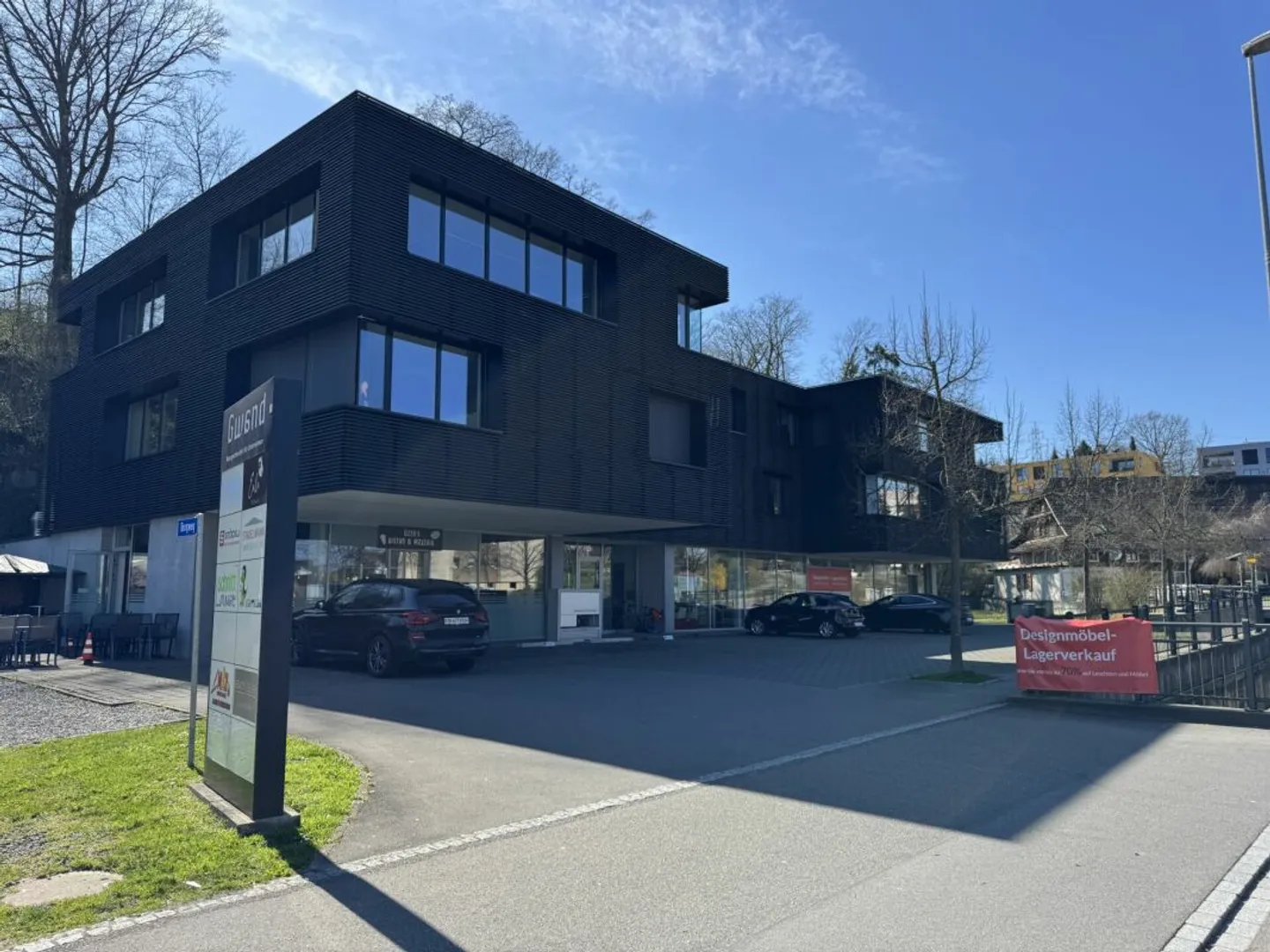 Mixed-use building for rent - Photo 4 of 13