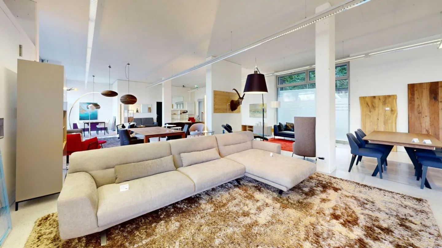 Mixed-use building for rent - Photo 10 of 13