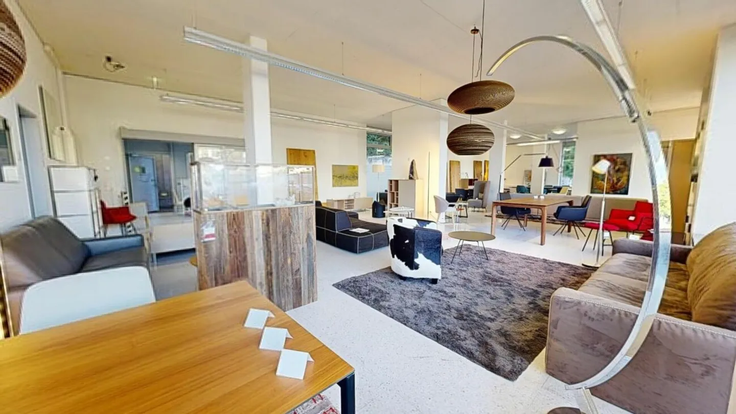 Mixed-use building for rent - Photo 11 of 13