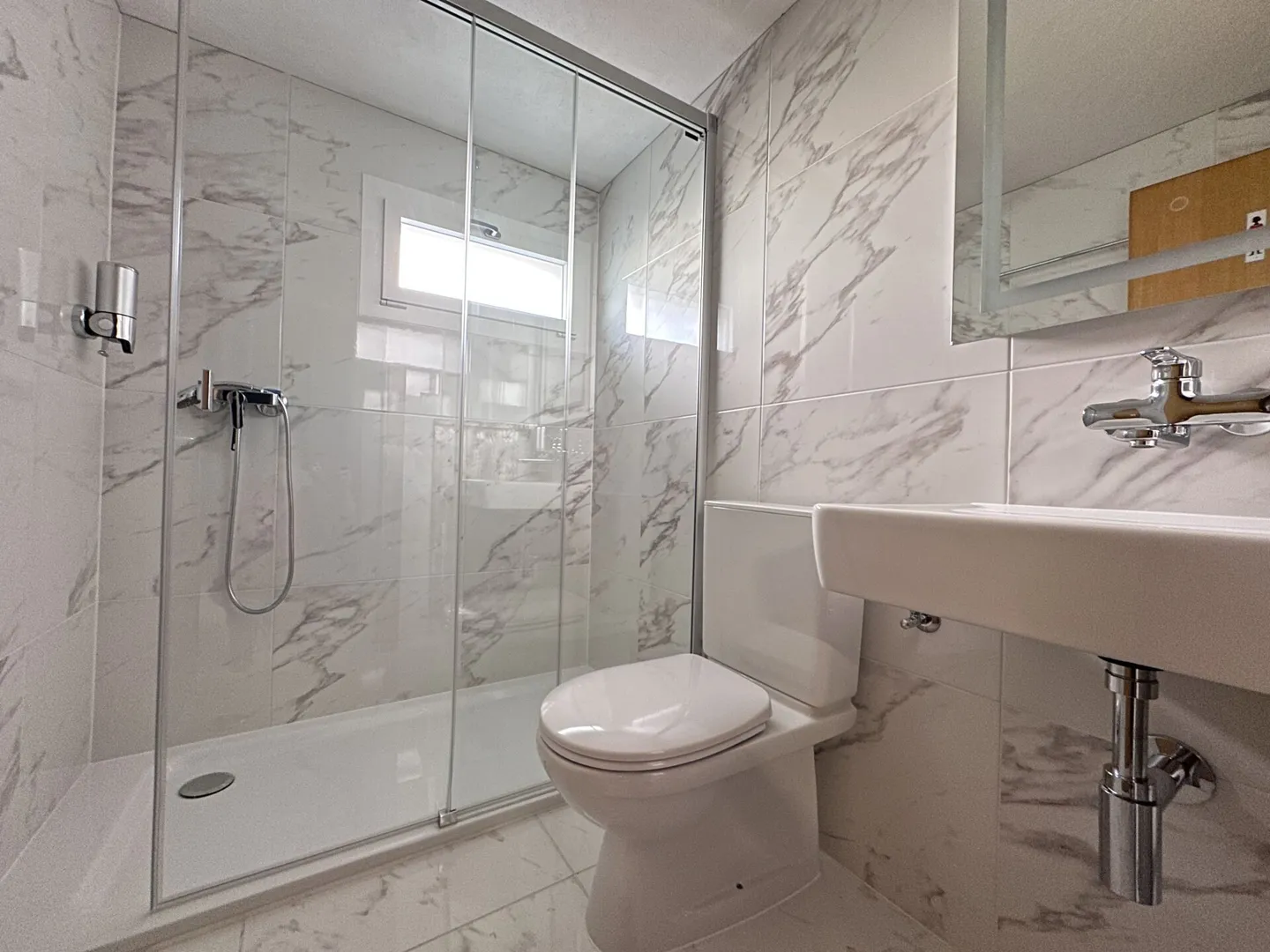 Maison individuelle avec possibilité d'activité indépendante et grande terrasse - Foto 19 di 21