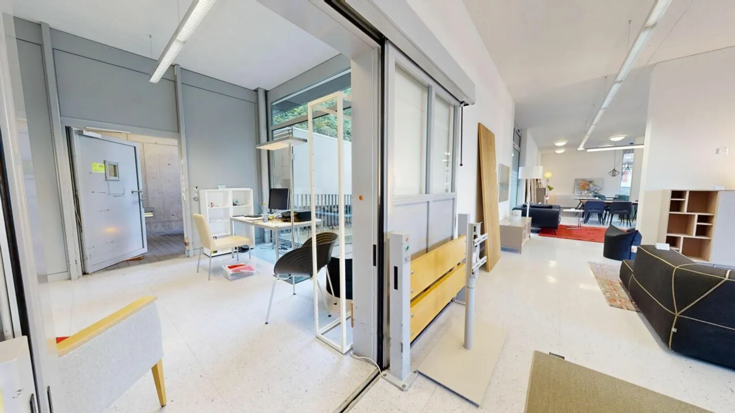 Mixed-use building for rent - Photo 13 of 13