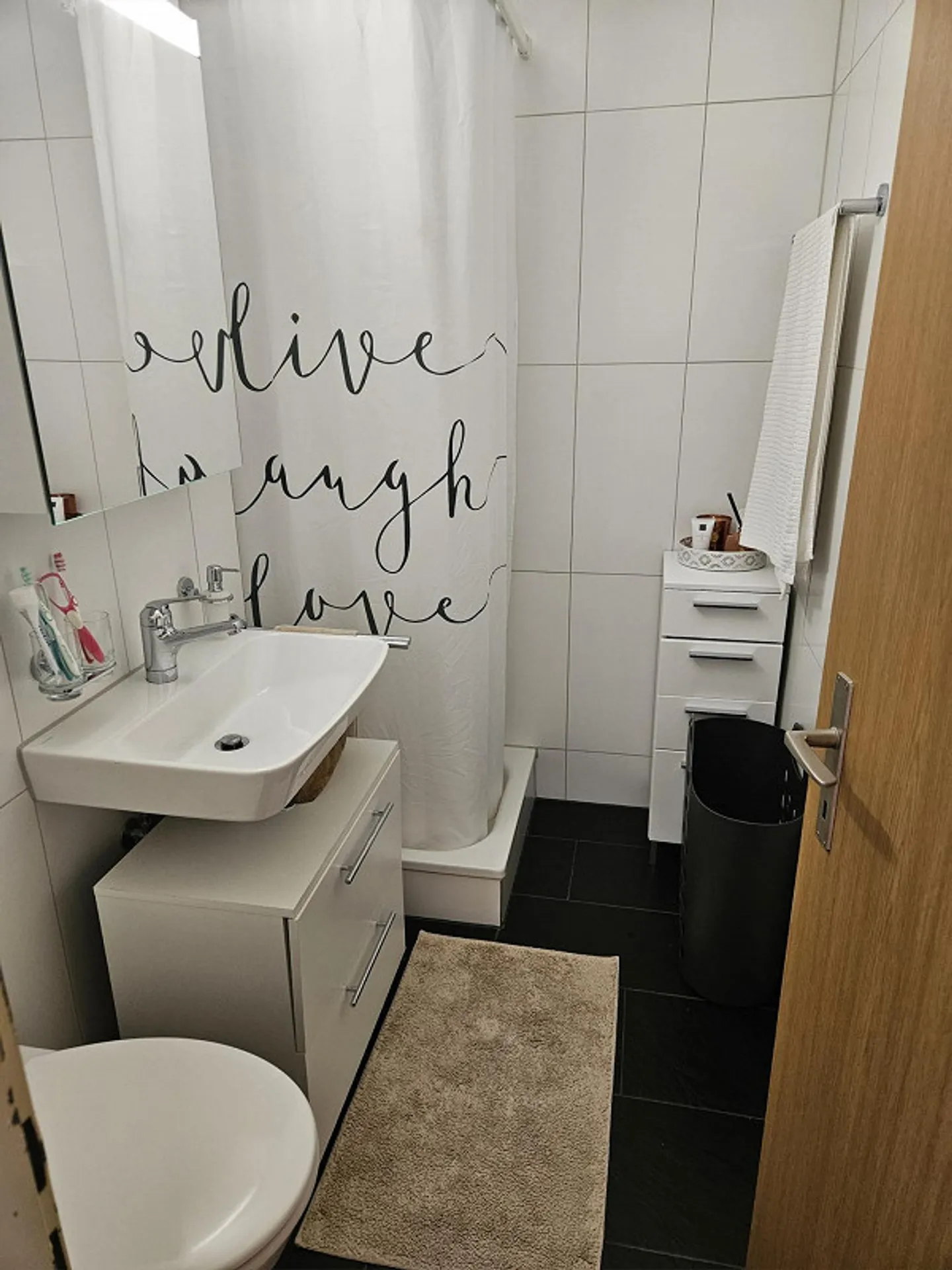 Ampio appartamento di 2,5 locali con balcone dal 01.05.26 o dopo - Foto 5 di 11