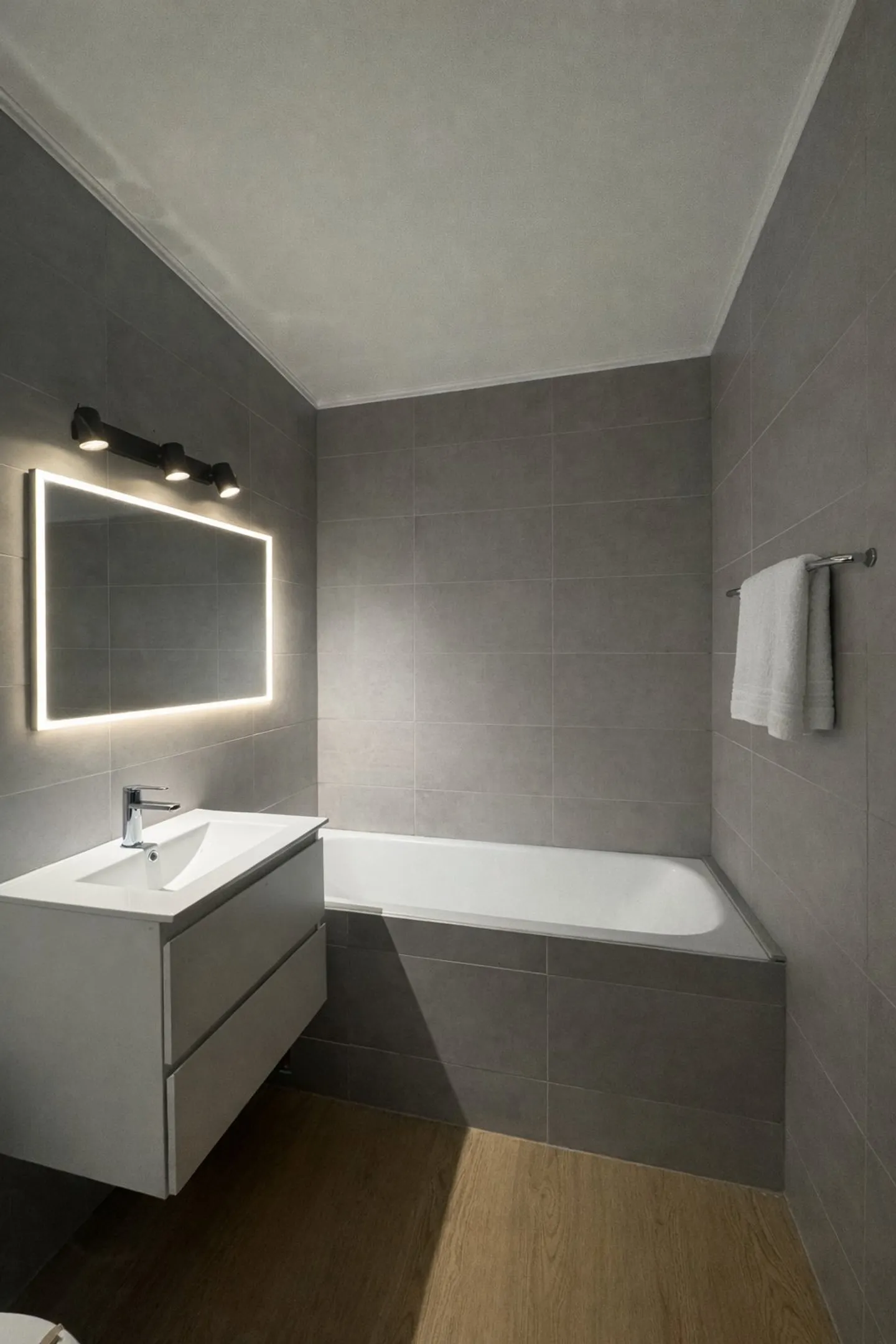 Exclusive listing ? Renovated 4-bedroom apartment, 177 sqm PPE, panoramic 180 view on the 7th floor (Meyrin) - Photo 2 of 10