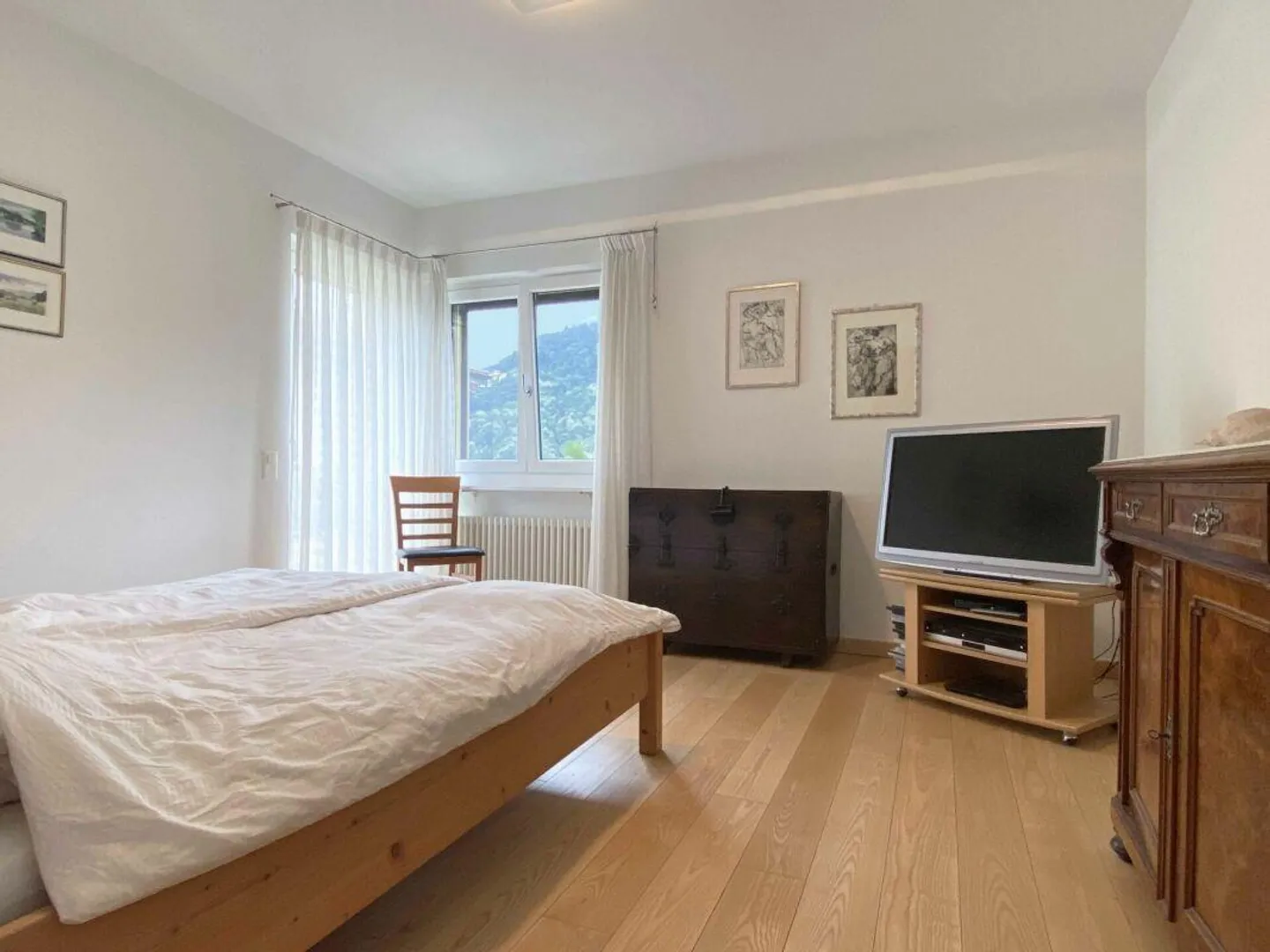 CASA CON SORPRESA! BEN CURATA E SPAZIOSA, A SOLO POCHI MINUTI DAL LAGO E DAL CONFINE - Foto 4 di 10