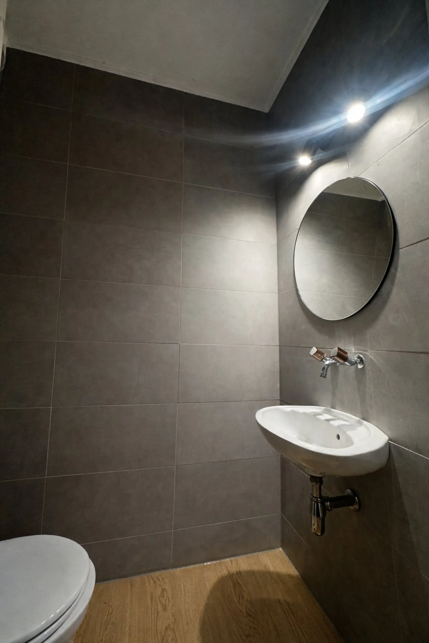 Exclusive listing ? Renovated 4-bedroom apartment, 177 sqm PPE, panoramic 180 view on the 7th floor (Meyrin) - Photo 4 of 10