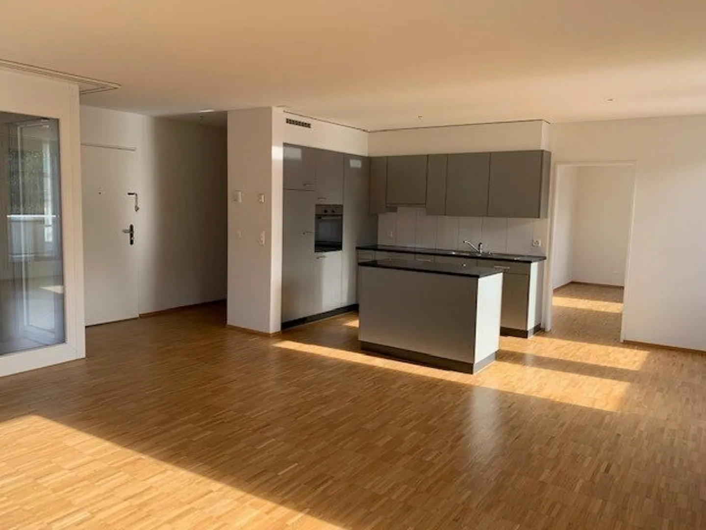 Modern Living - 3.5 Room Apartment - Photo 2 of 9