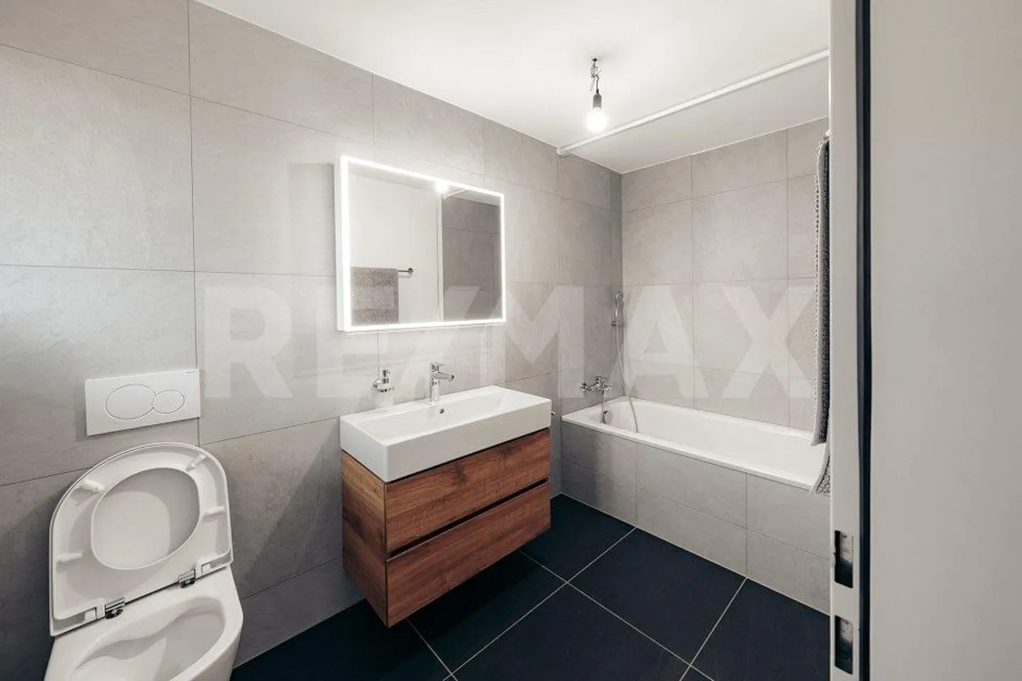 Appartamento moderno di 4,5 locali con 134 m² e grande balcone - completamente ristrutturato... - Foto 8 di 13