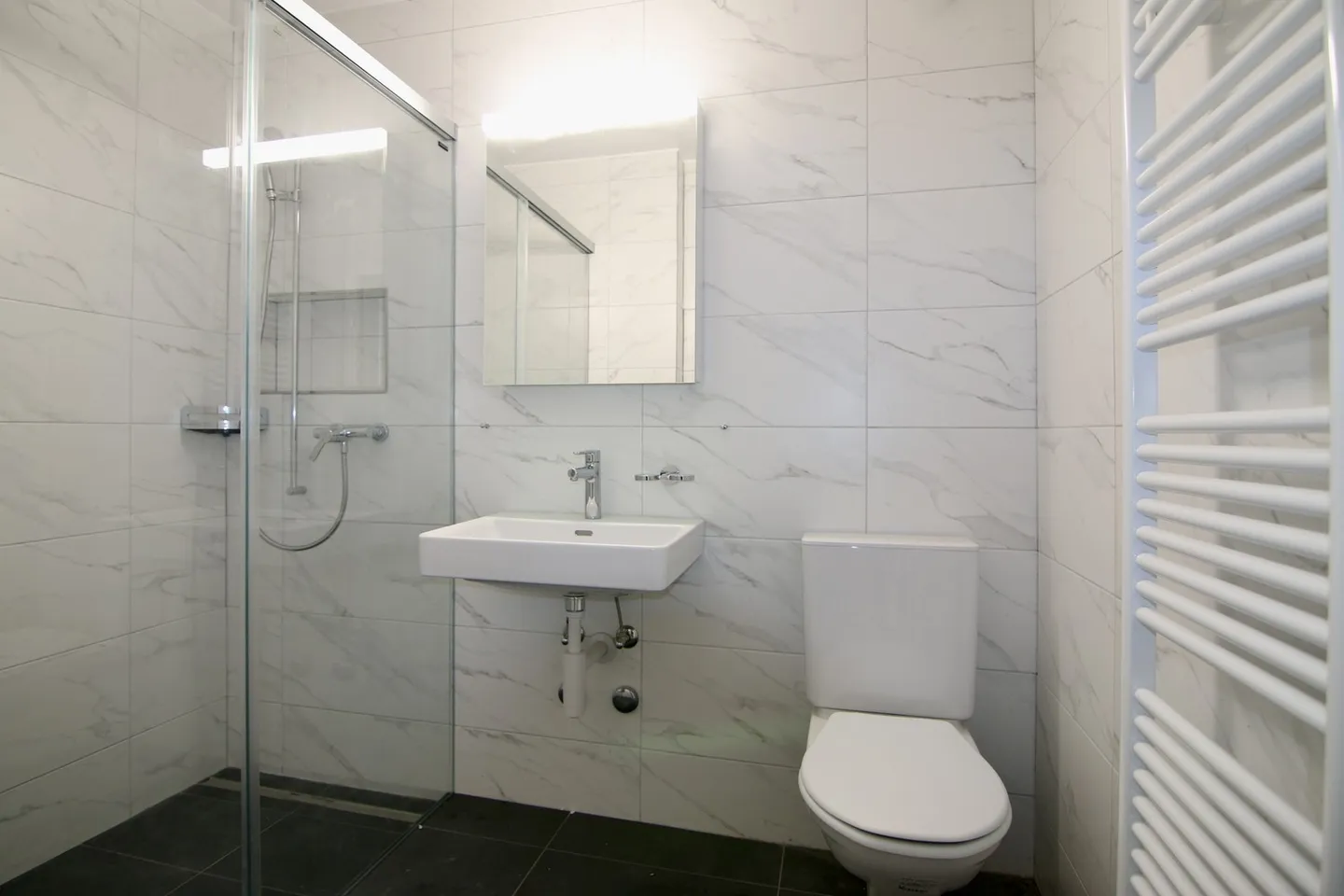 Appartement au rez-de-chaussée fraîchement rénové à Chappeli à louer - Photo 4 sur 7