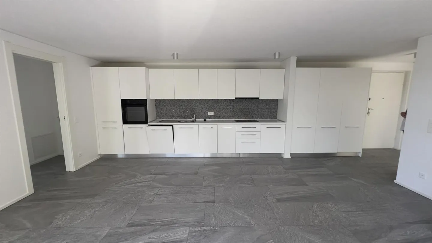 Modern 3.5-room apartment with garage in Cadro - Photo 4 of 9