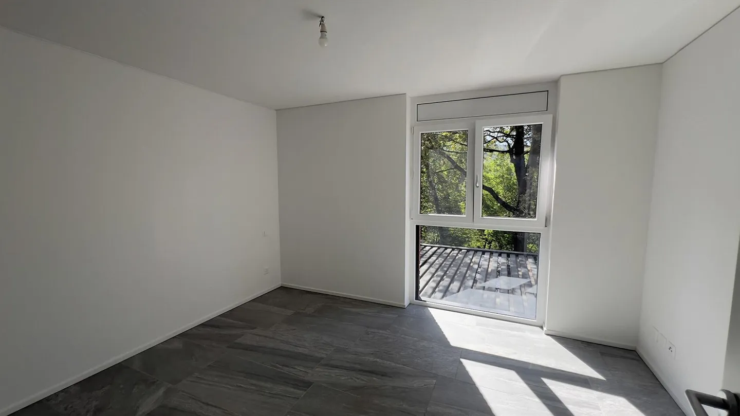 Modern 3.5-room apartment with garage in Cadro - Photo 7 of 9