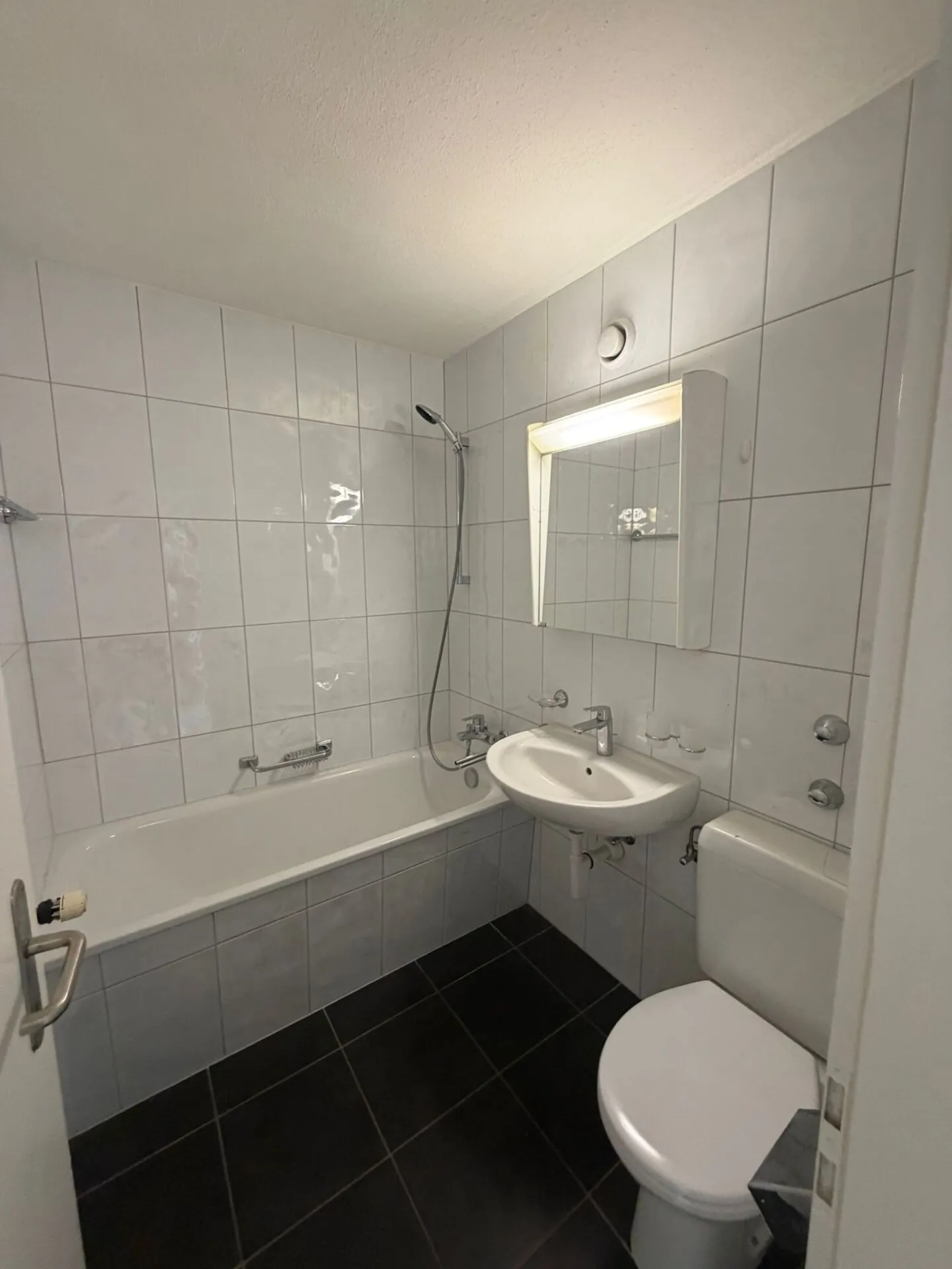 Appartamento 4,5 locali con vista mozzafiato disponibile per affitto subito! - Foto 8 di 9