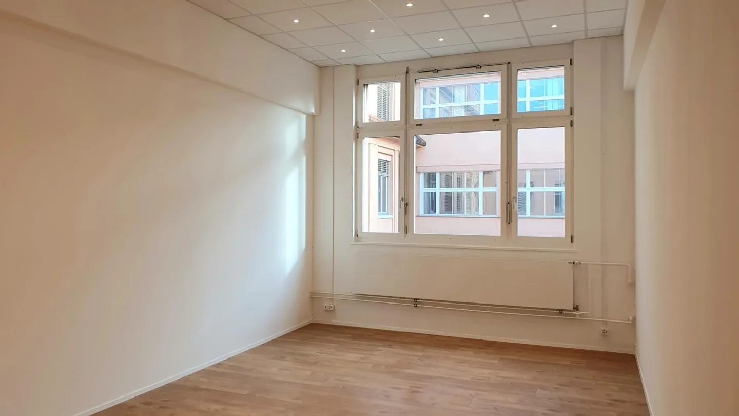 Very nice bright office or great practice - Photo 2 of 8