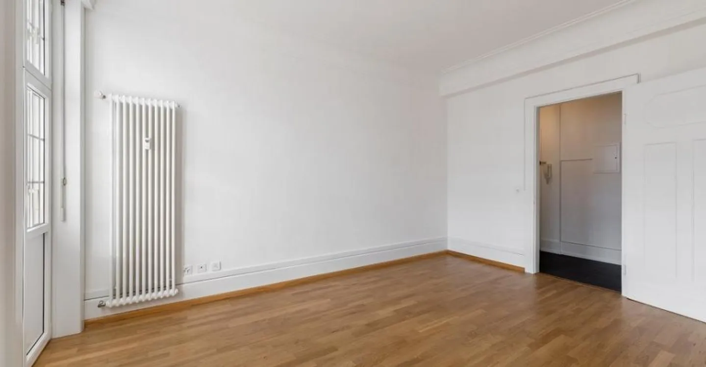 Living in a prime location: Bright 5-room apartment - Photo 4 of 9