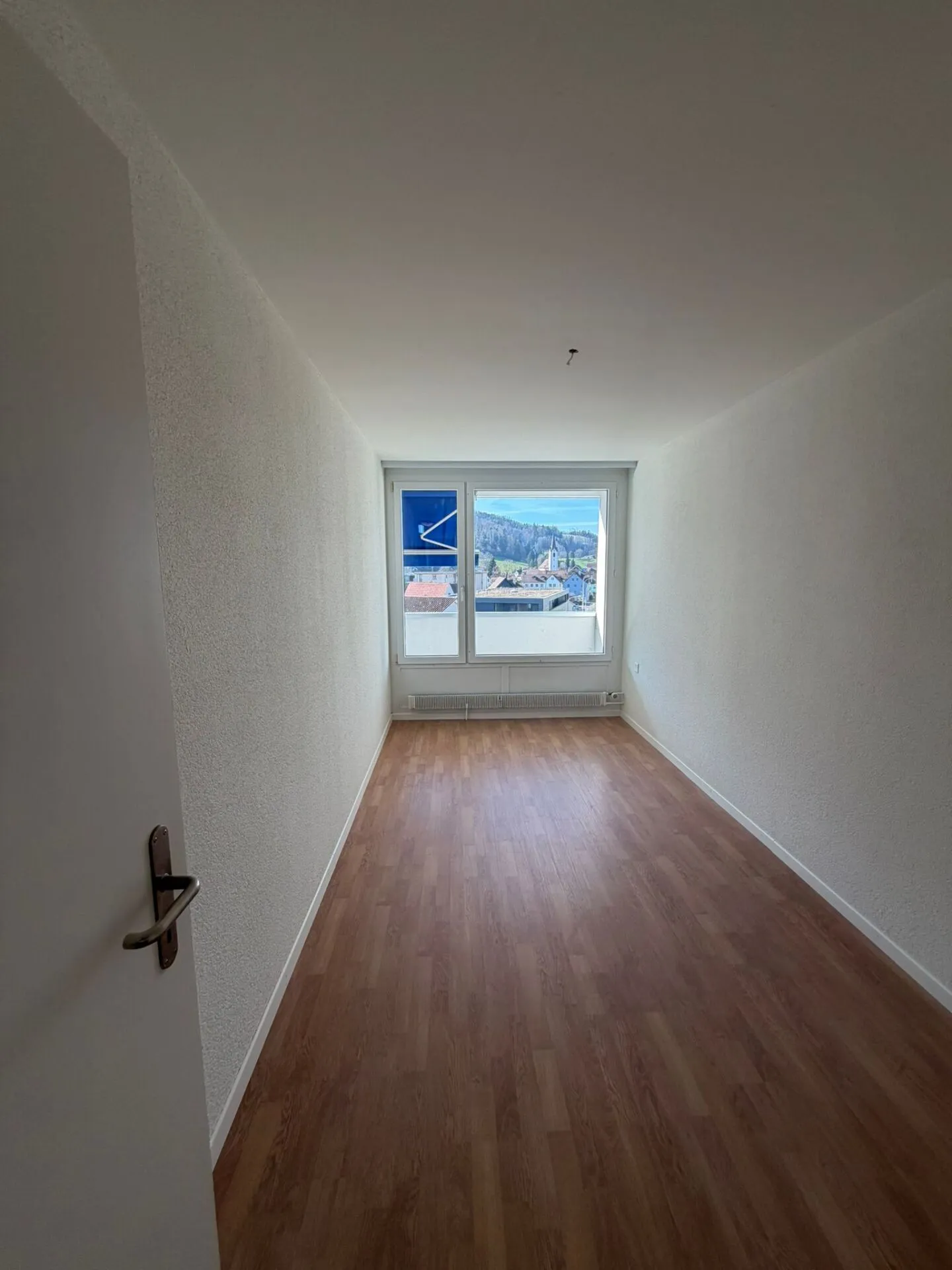 Appartamento 4,5 locali con vista mozzafiato disponibile per affitto subito! - Foto 4 di 9