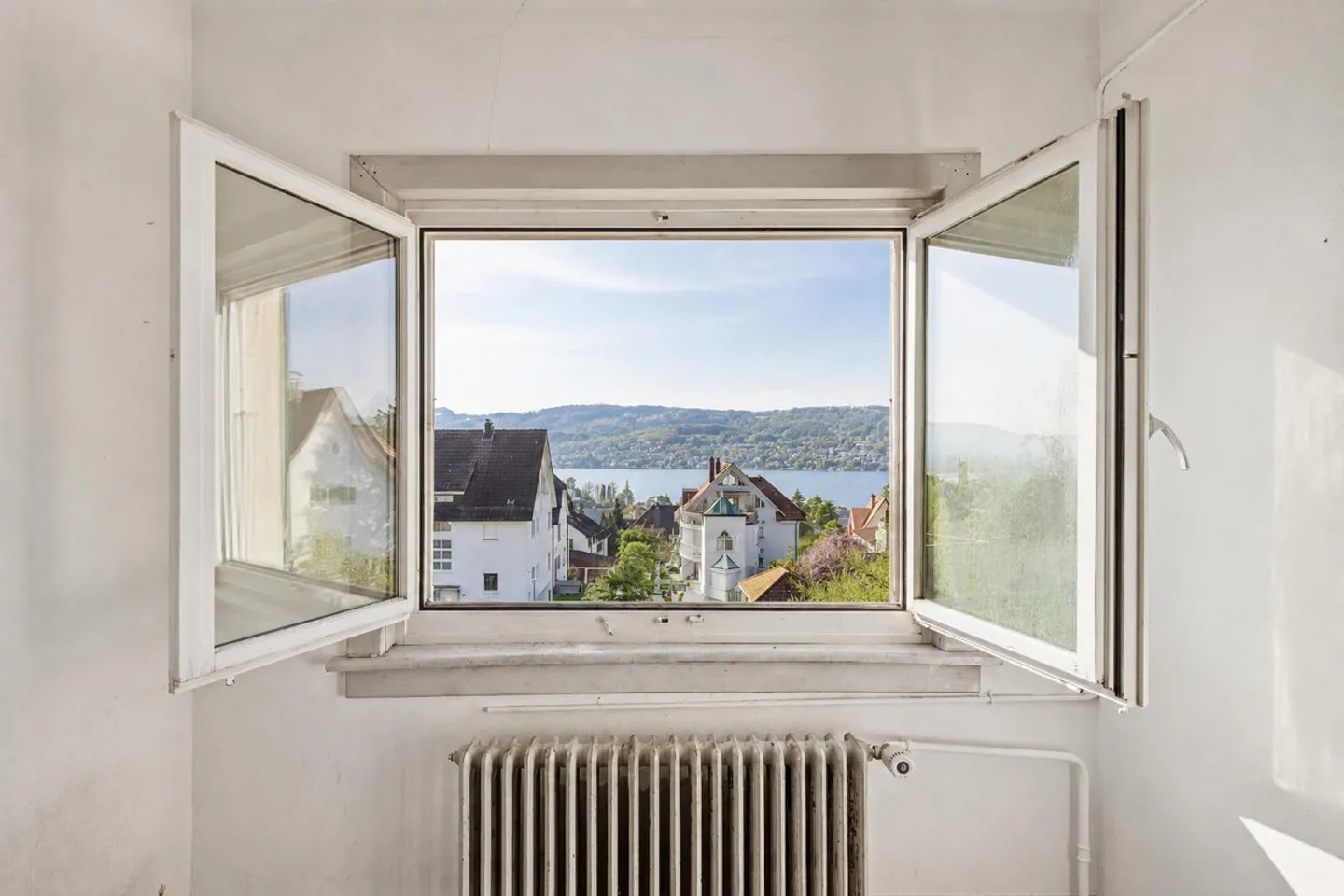 Charmantes Doppeleinfamilienhaus mit Seeblick - Foto 2 von 5