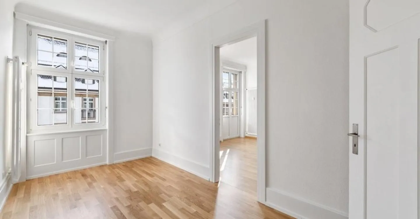 Living in a prime location: Bright 5-room apartment - Photo 6 of 9