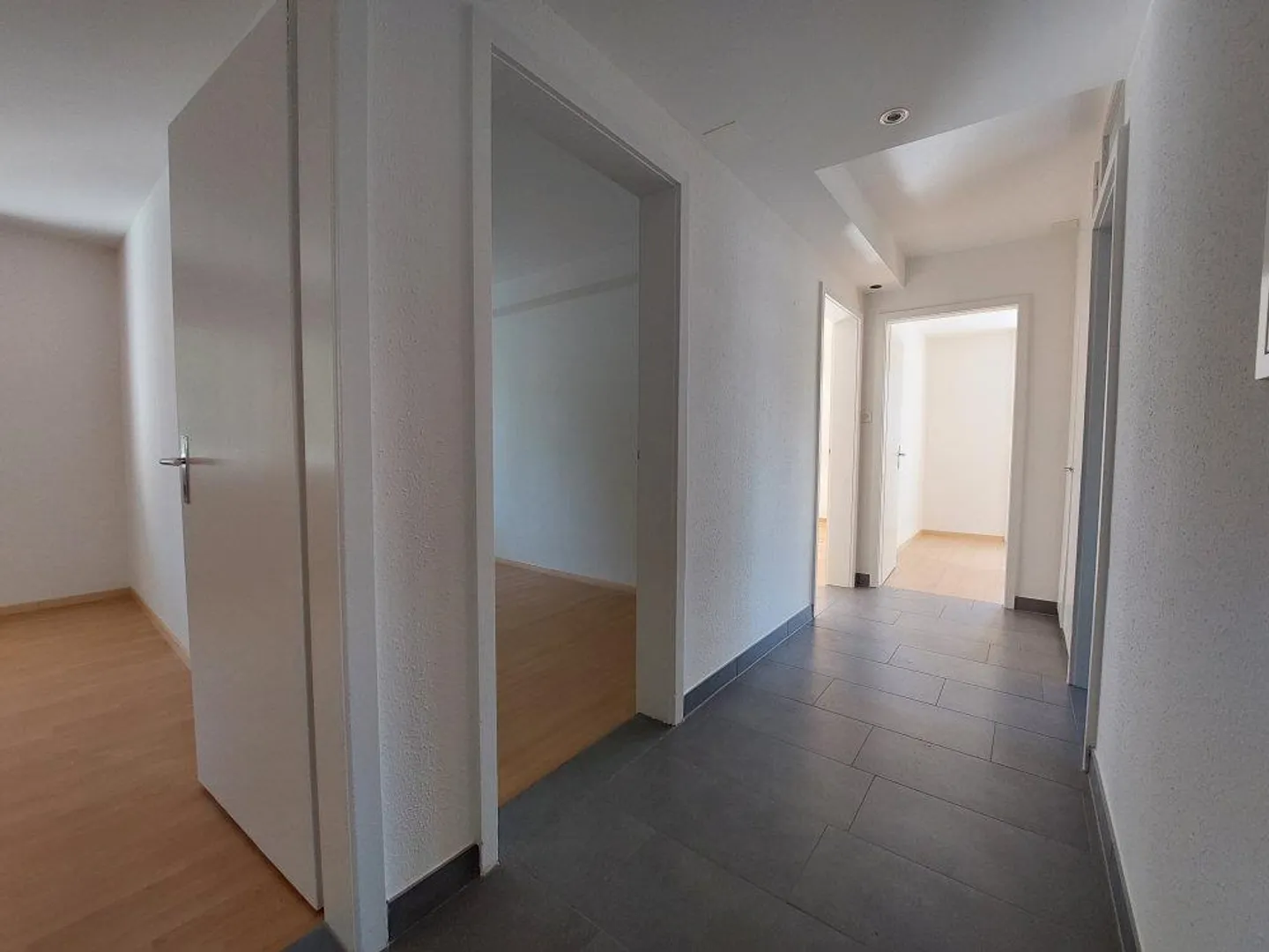 Bright 4-room apartment, modern, renovated - Photo 16 of 23